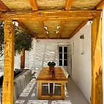 فيلة Stone Built Ferretti Plintri